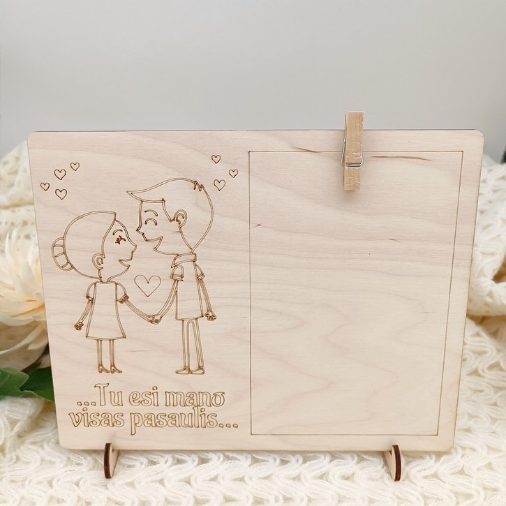 Medinis pastatomas nuotraukų rėmelis su segtuku 2