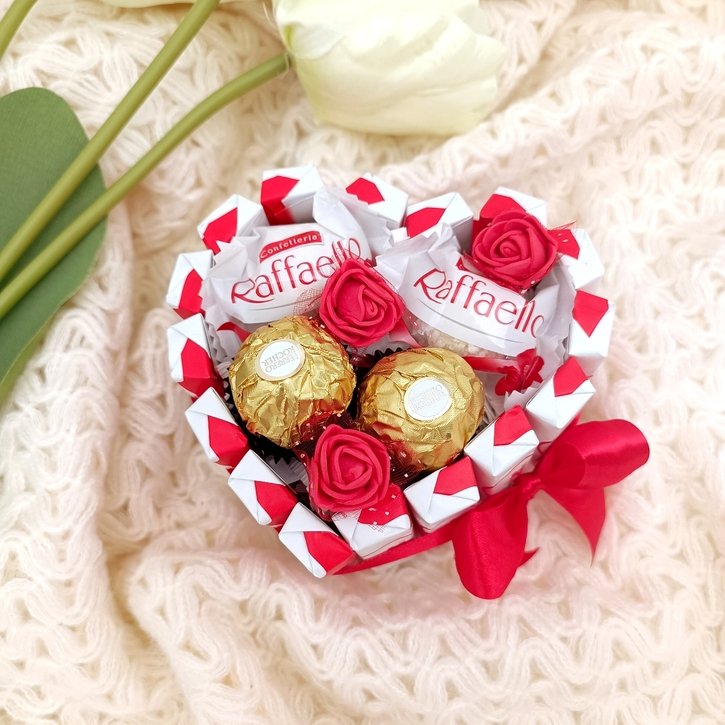 Saldumynų širdelė Kinder 2