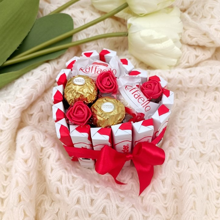 Saldumynų širdelė Kinder