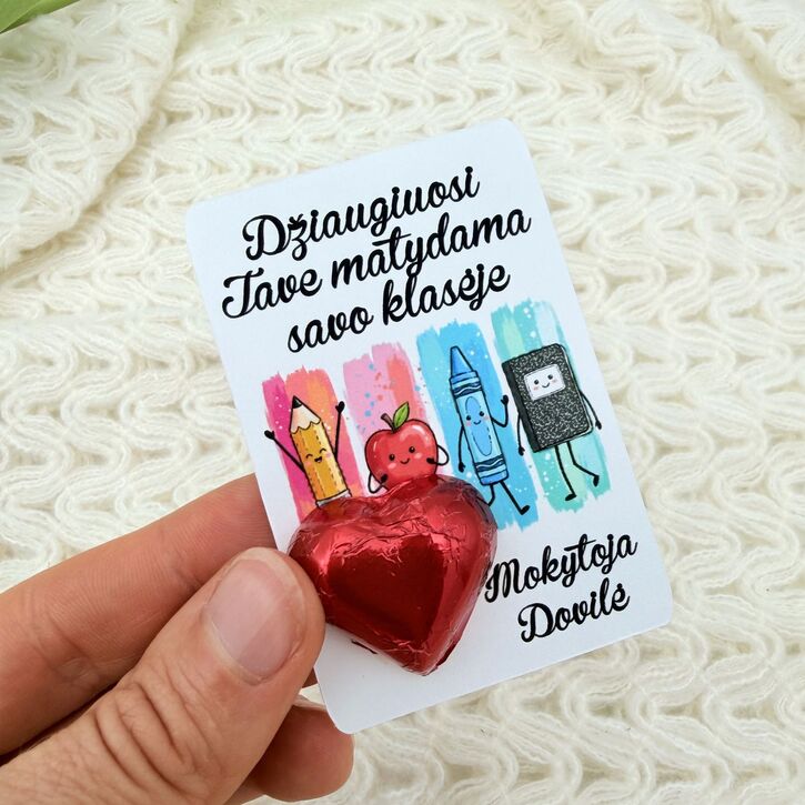 Personalizuota kortelė su šokoladine širdele