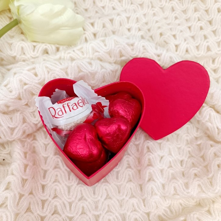 Širdelės formos dėžutė su saldainiais 4