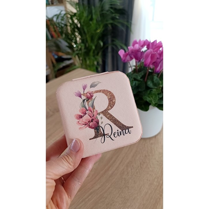 Papuošalų dėžutė su vardu 7