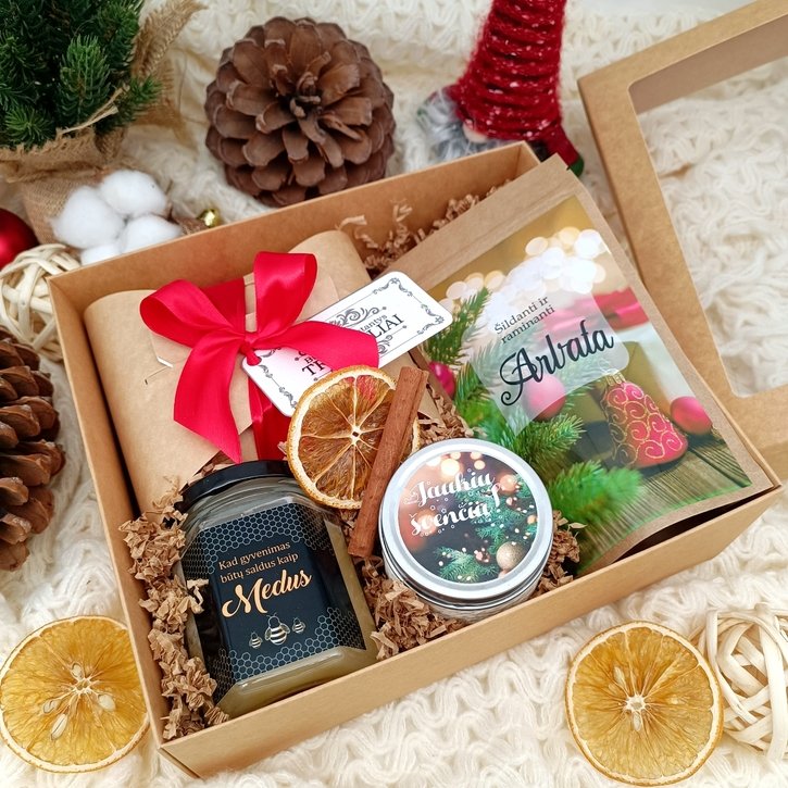 Kalėdinis dovanų rinkinys "Kankorėžis" su triufeliais