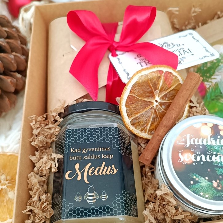 Kalėdinis dovanų rinkinys "Kankorėžis" su triufeliais 2