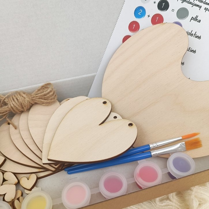 Kūrybinis rinkinys vaikams – medinė širdelių girlianda „Pasidaryk pats“ 1