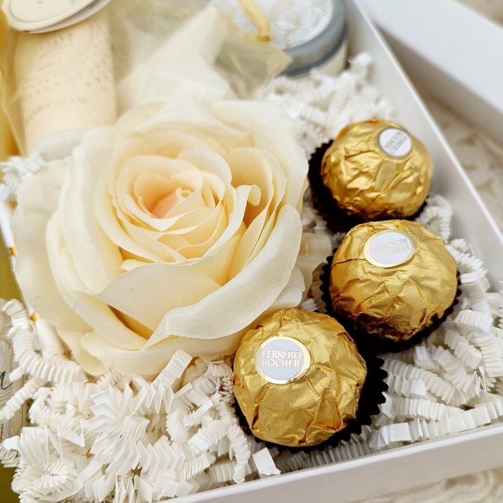 Dovanų rinkinys moterims "Būk laiminga" 4